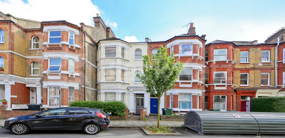 			LET, 2 Bedroom, 1 bath, 1 reception Apartment			 Handforth Road, Oval
